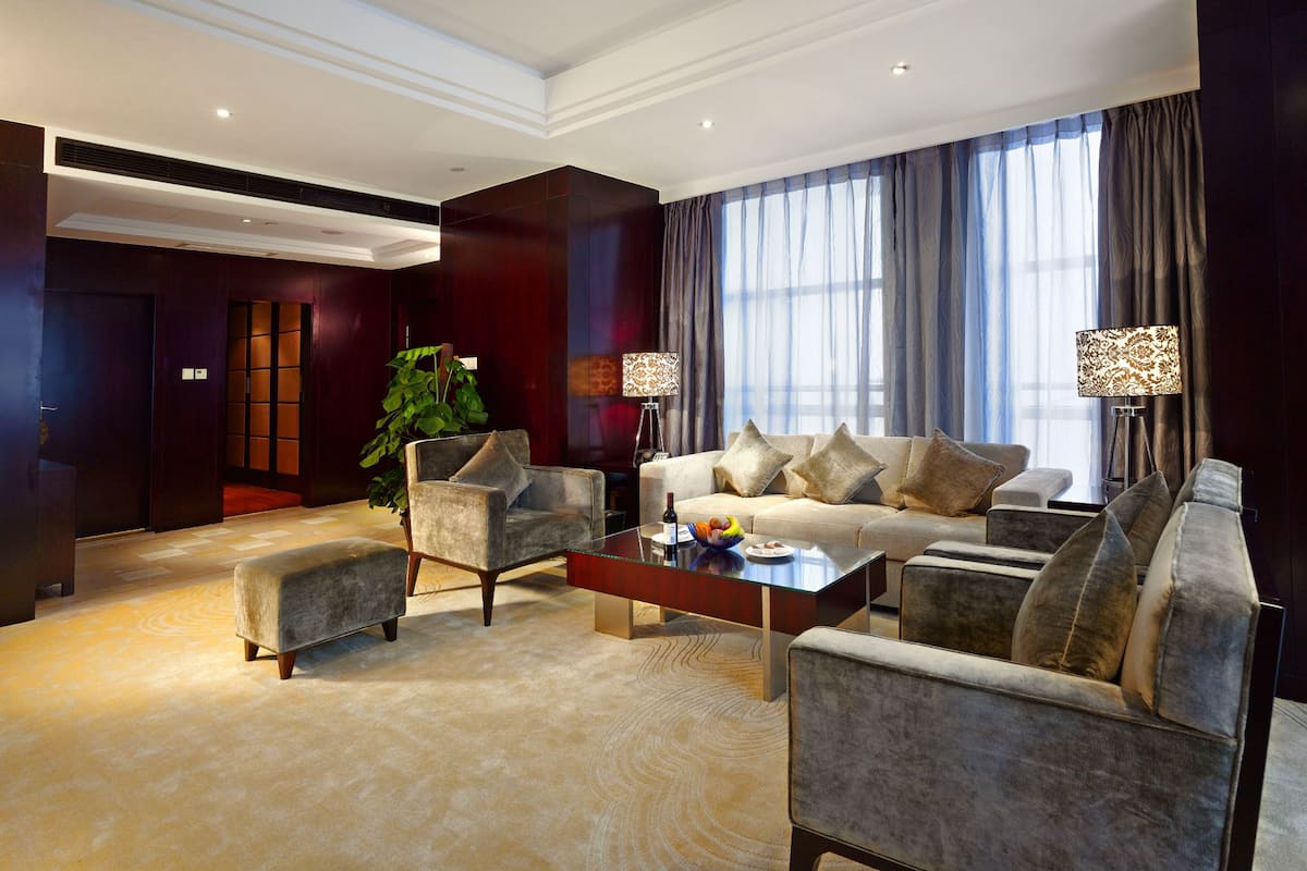 Suite Deluxe | Minibar, una cassaforte in camera, tende oscuranti, insonorizzazione