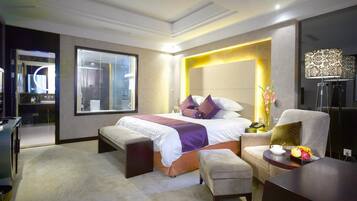 Superior Suite | Minibar, in-room safe, blackout drapes, soundproofing