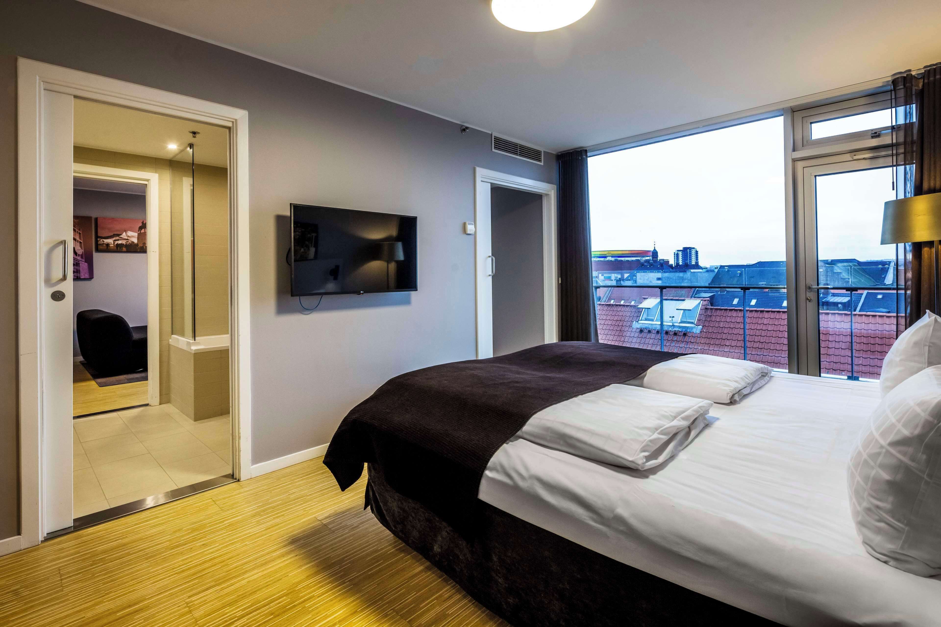 suite | in-room safe, blackout curtains, iron/ironing board, bed sheets