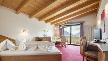 Junior-Suite, Bergblick | 1 Schlafzimmer, hochwertige Bettwaren, Minibar, Zimmersafe