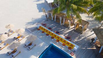 Outdoor pool, free pool cabanas, pool umbrellas