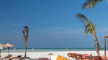 Outdoor pool, free pool cabanas, pool umbrellas