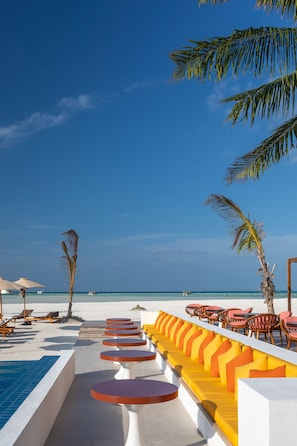 Outdoor pool, free pool cabanas, pool umbrellas