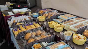 Free daily continental breakfast