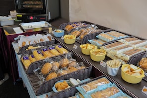Free daily continental breakfast