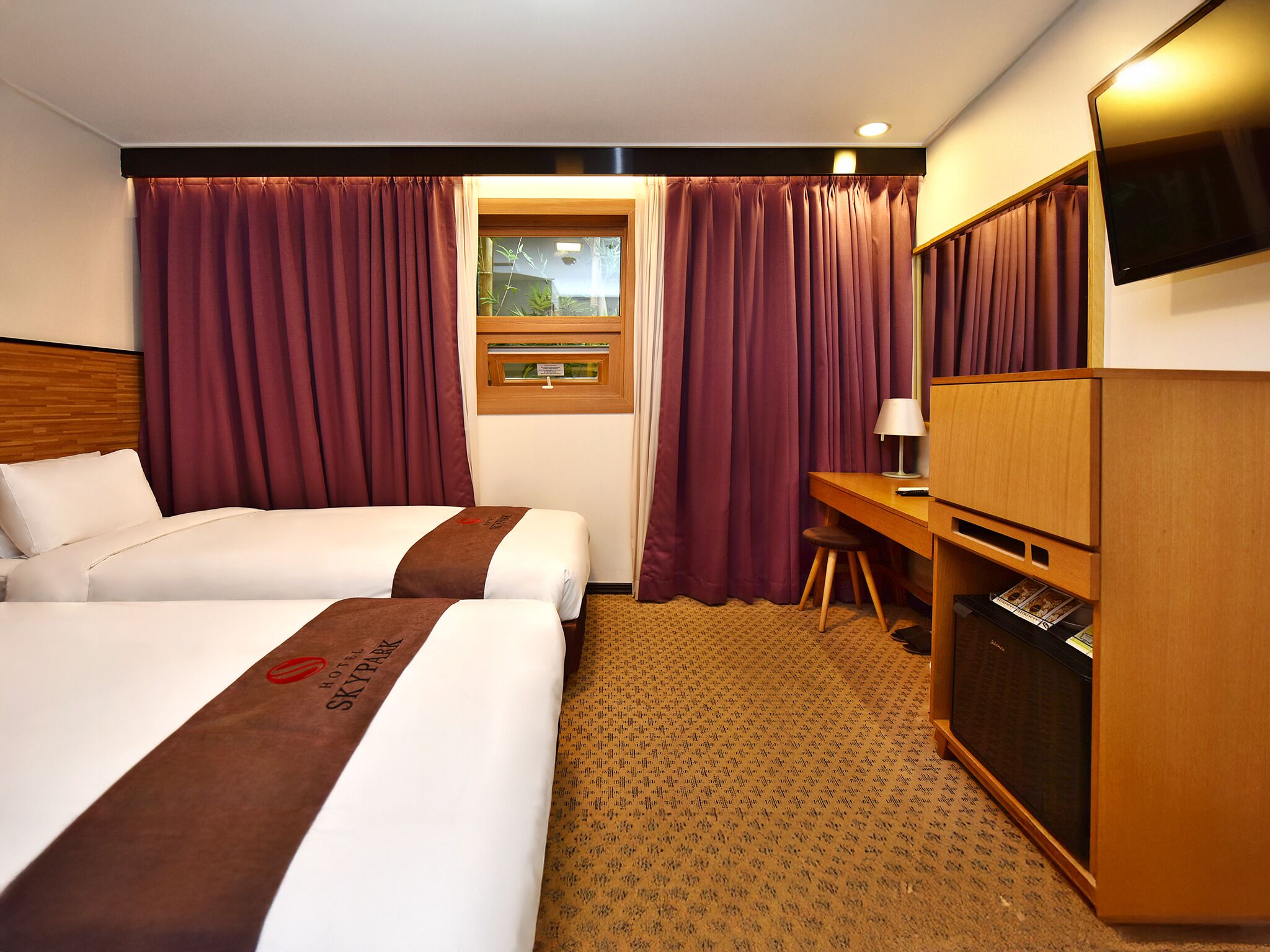 Compact Twin With Breakfast | Coffres-forts dans les chambres, chambres insonorisées, Wi-Fi gratuit