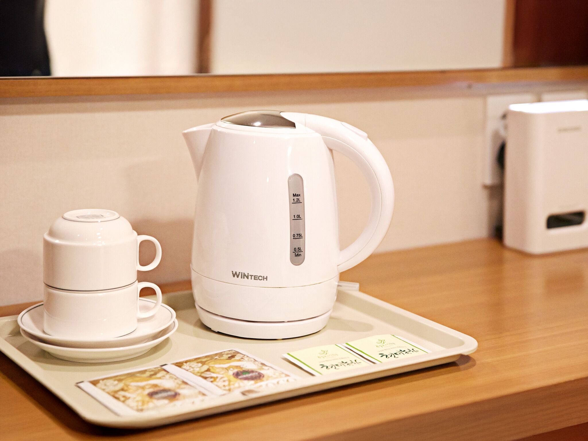 Compact Deluxe Twin With Breakfast | Coffres-forts dans les chambres, chambres insonorisées, Wi-Fi gratuit