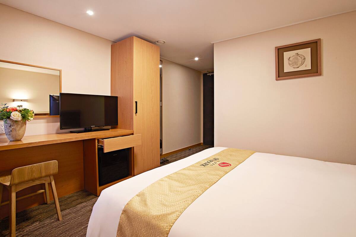 컴팩트 더블룸 (조식 포함) | 객실 내 금고, 방음 설비, 무료 WiFi, 침대 시트