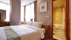 Standard Double Room (Night Tour PKG: Boarding Deadline 3pm) | In-room safe, desk, soundproofing, iron/ironing board - Hotel Skypark Myeongdong Iii (Seoul)
