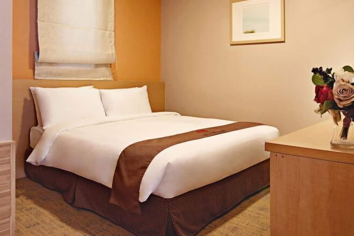 In-room safe, desk, soundproofing, iron/ironing board