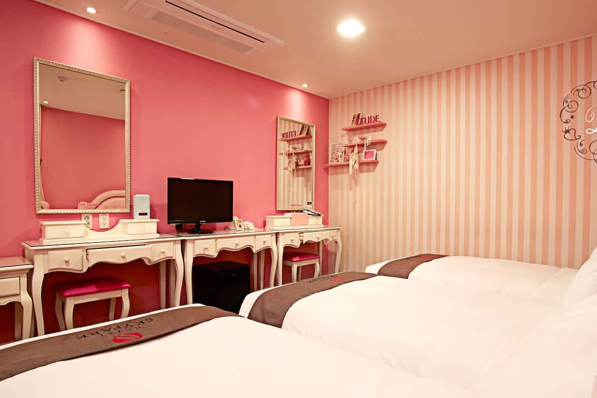 1 chambre, coffres-forts dans les chambres, bureau