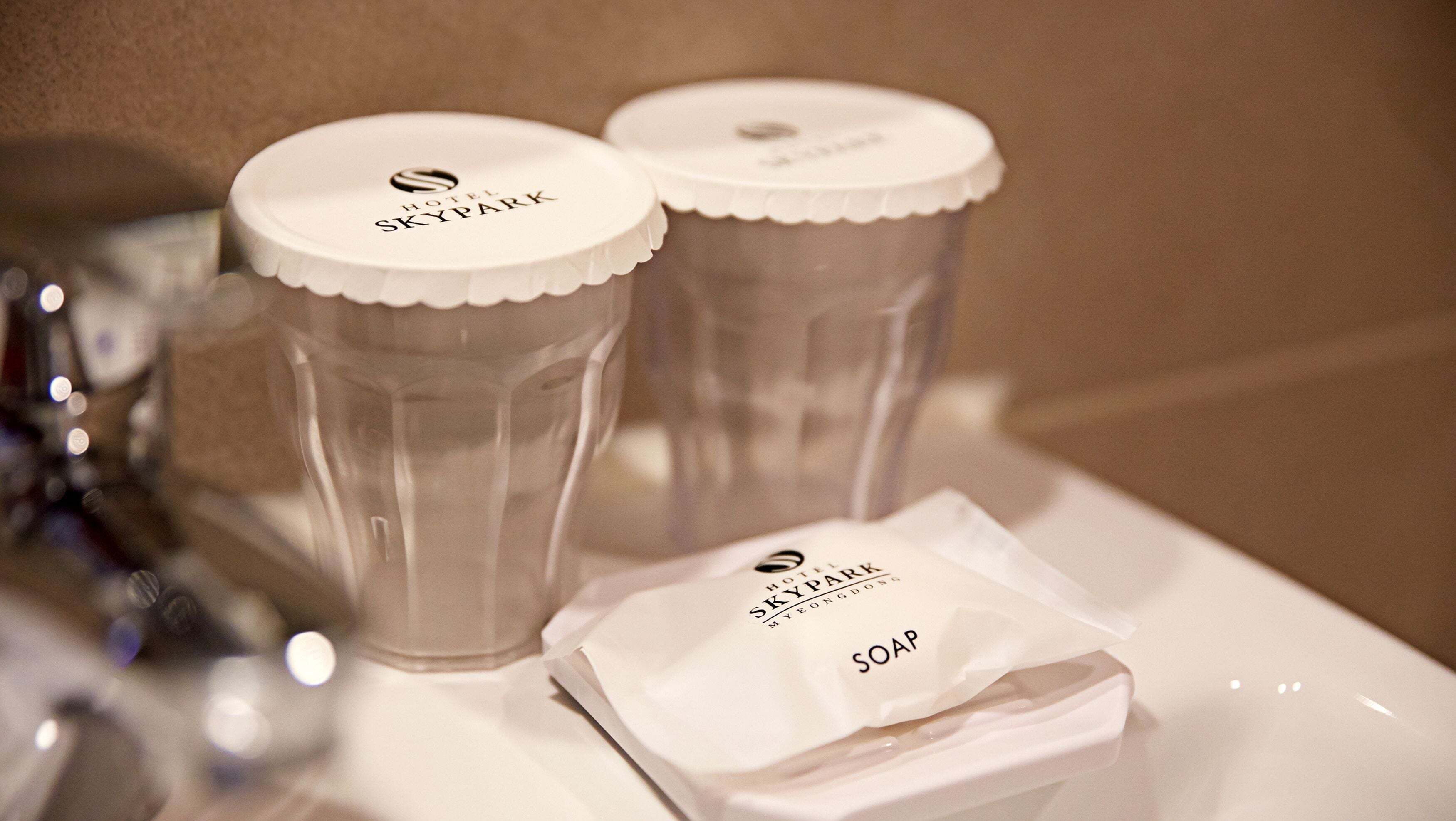 Baderomsfasiliteter | Dusj, hårføner, badekåper og tøfler