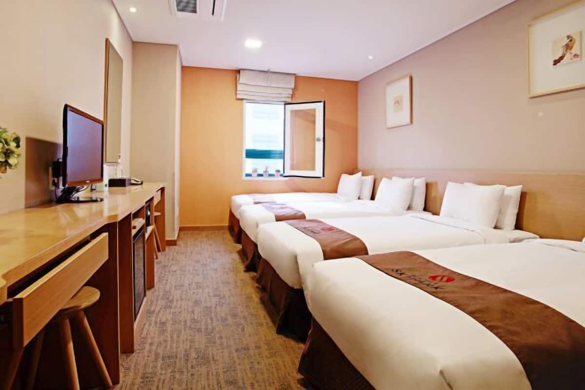 1 bedroom, in-room safe, desk, soundproofing