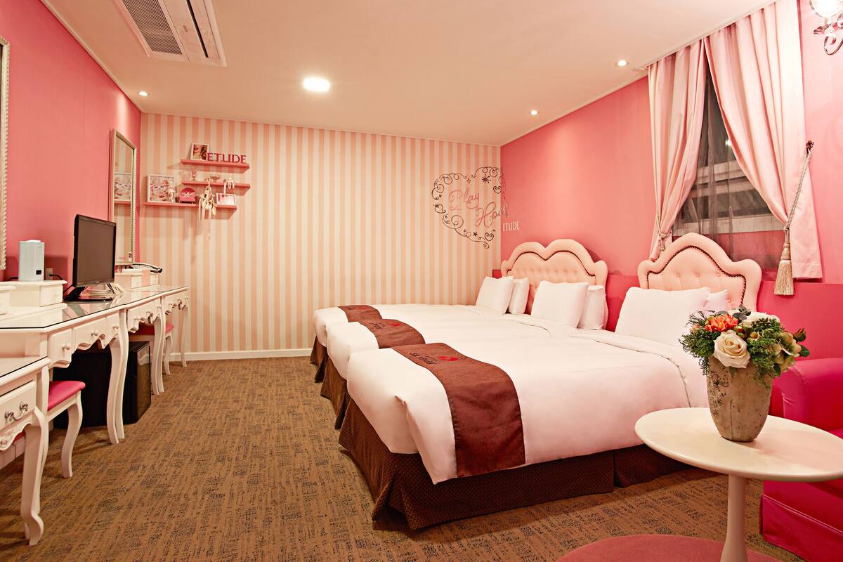 In-room safe, desk, soundproofing, iron/ironing board (on request)