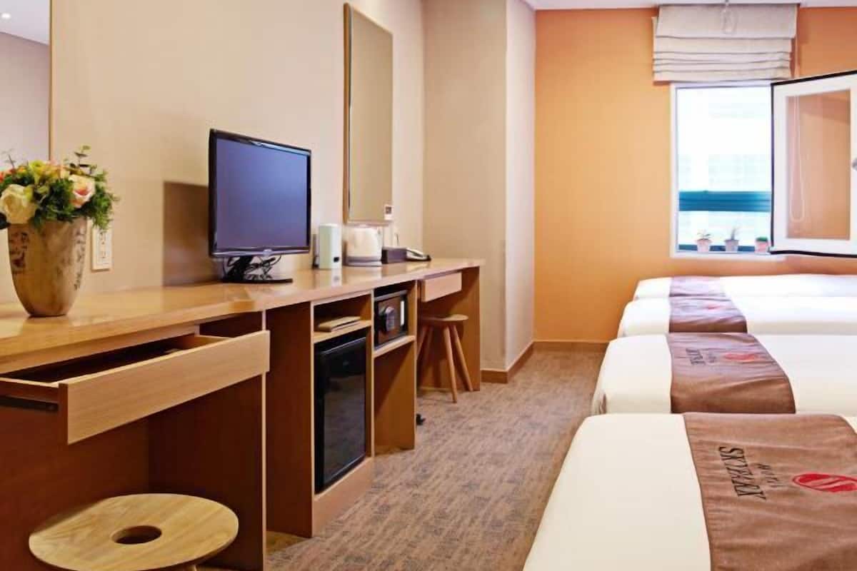 1 bedroom, in-room safe, desk, soundproofing