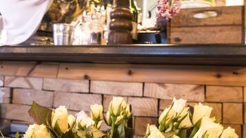 Lunch and dinner served, Italian cuisine