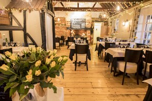 Lunch and dinner served, Italian cuisine