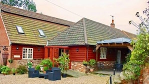 Courtyard - Daniele Hotel (Farnham)