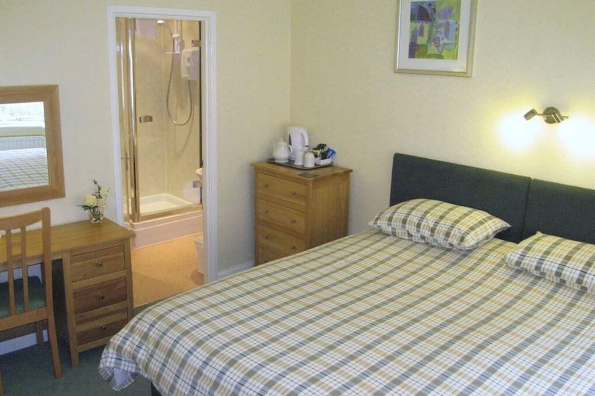 Chambre Double, salle de bains attenante