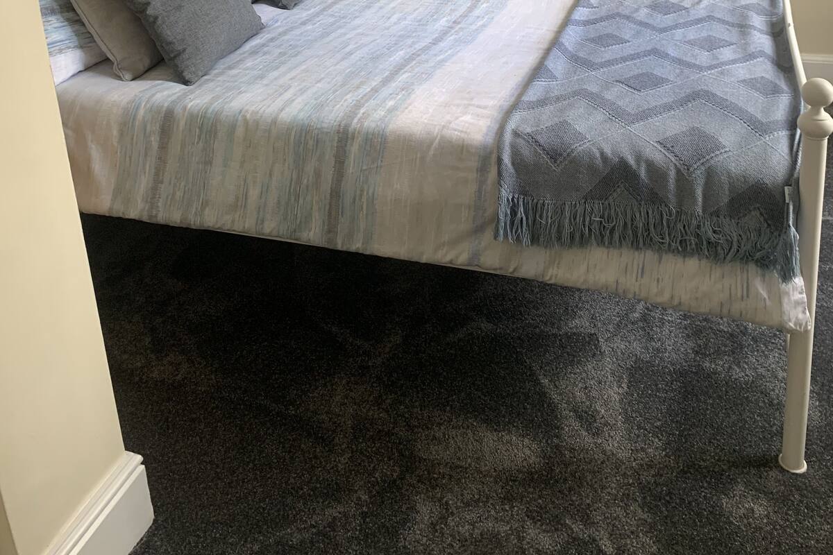 Double Room (Small) | In-room safe, iron/ironing board, free WiFi, bed sheets