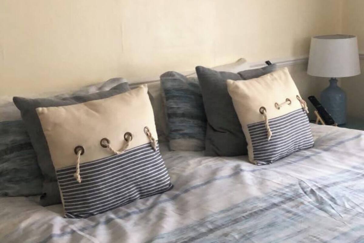 Twin Room (Superior Twin) | In-room safe, iron/ironing board, free WiFi, bed sheets