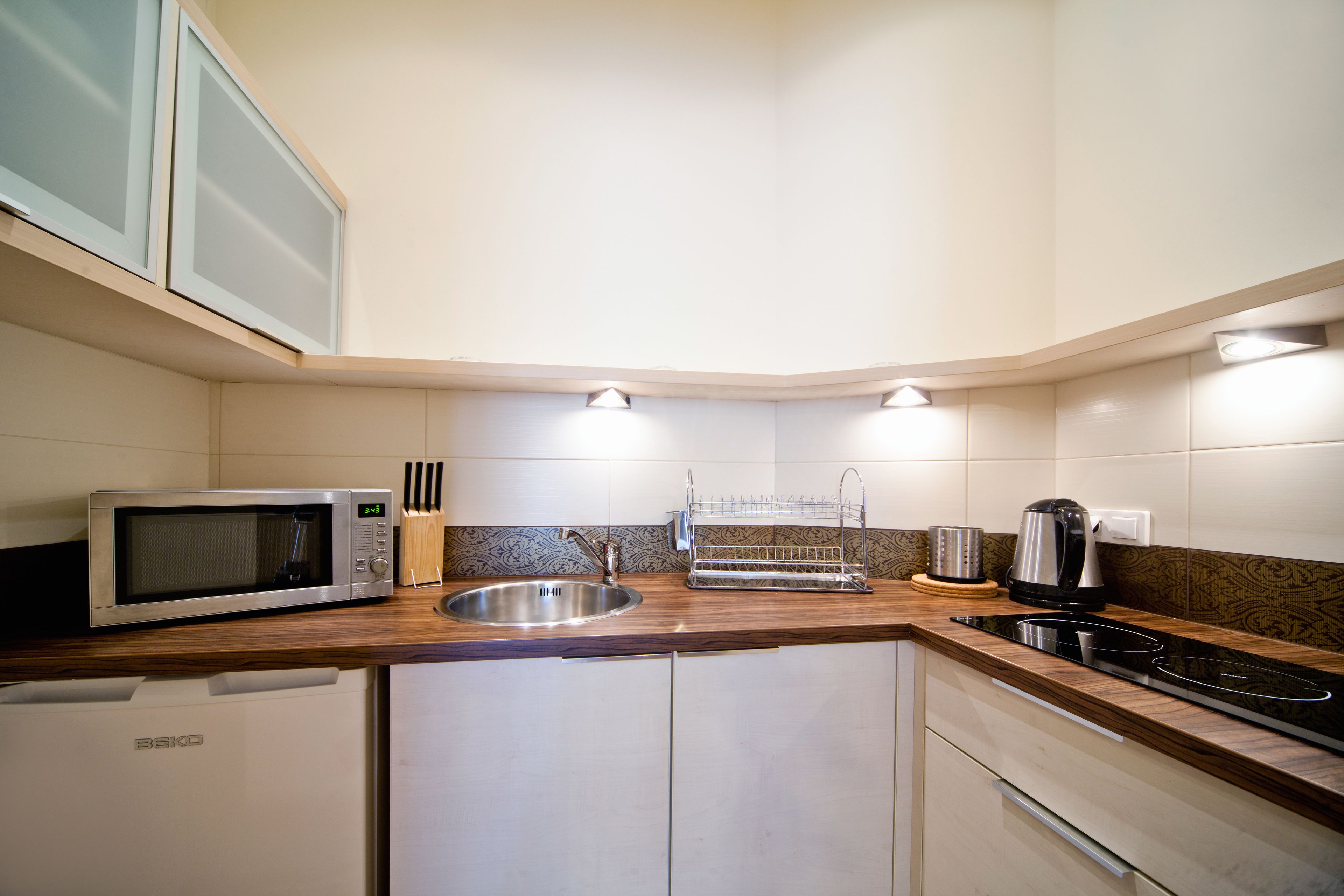 deluxe apartment | private kitchen | fridge, microwave, stovetop, coffee/tea maker
