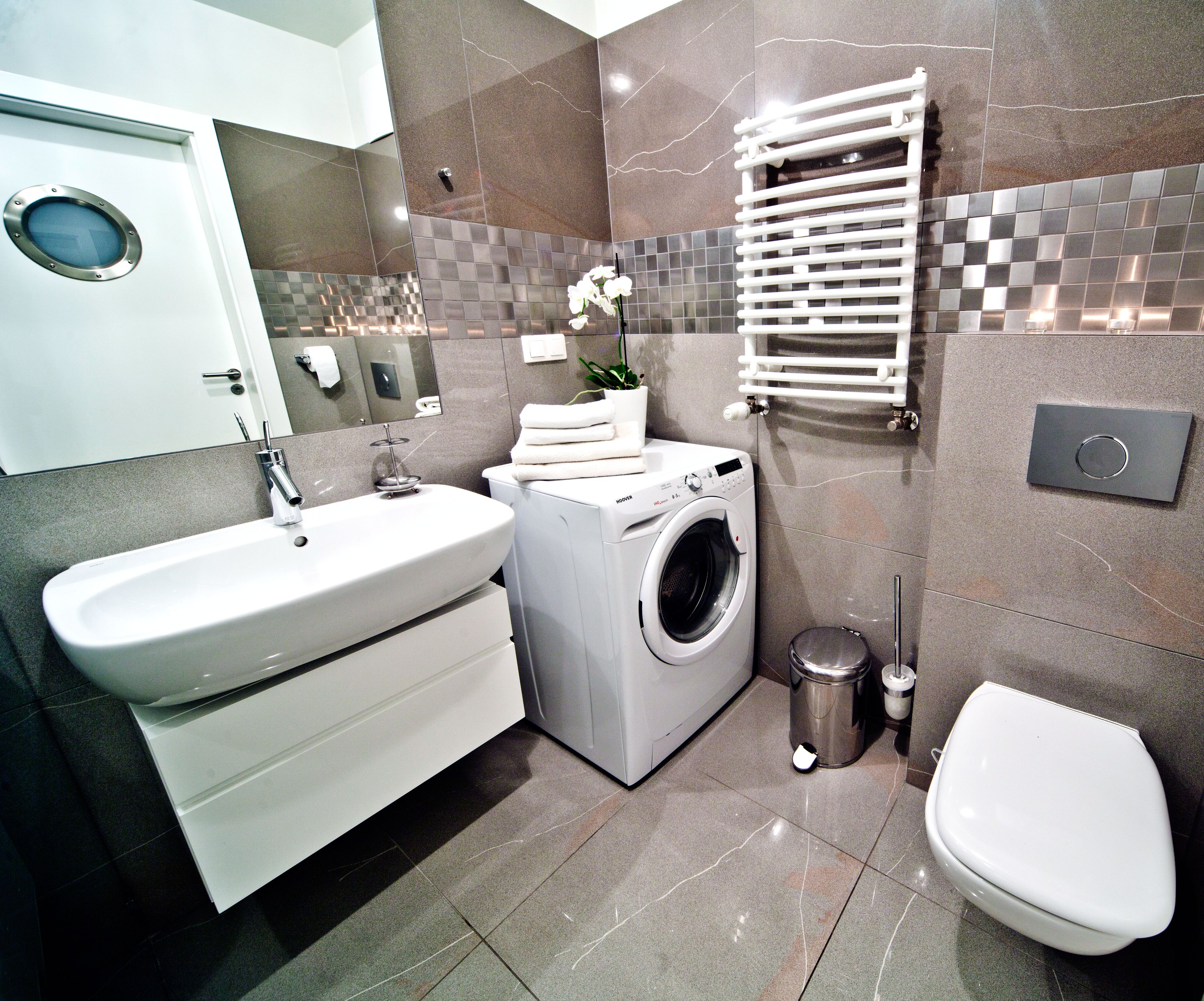 deluxe apartment, 1 double bed with sofa bed | bathroom | hair dryer, towels