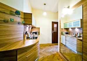 Apartamento, 2 habitaciones, balcón, vistas al jardín (6 pax) | Cocina básica privada | Frigorífico, microondas, placa de cocina y cafetera o tetera