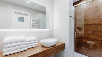 Apartamento, 1 quarto, sacada | Pia do banheiro