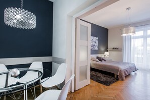 Hypo-allergenic bedding, in-room safe, individually decorated - 4Seasons Apartments Cracow (Kraków)