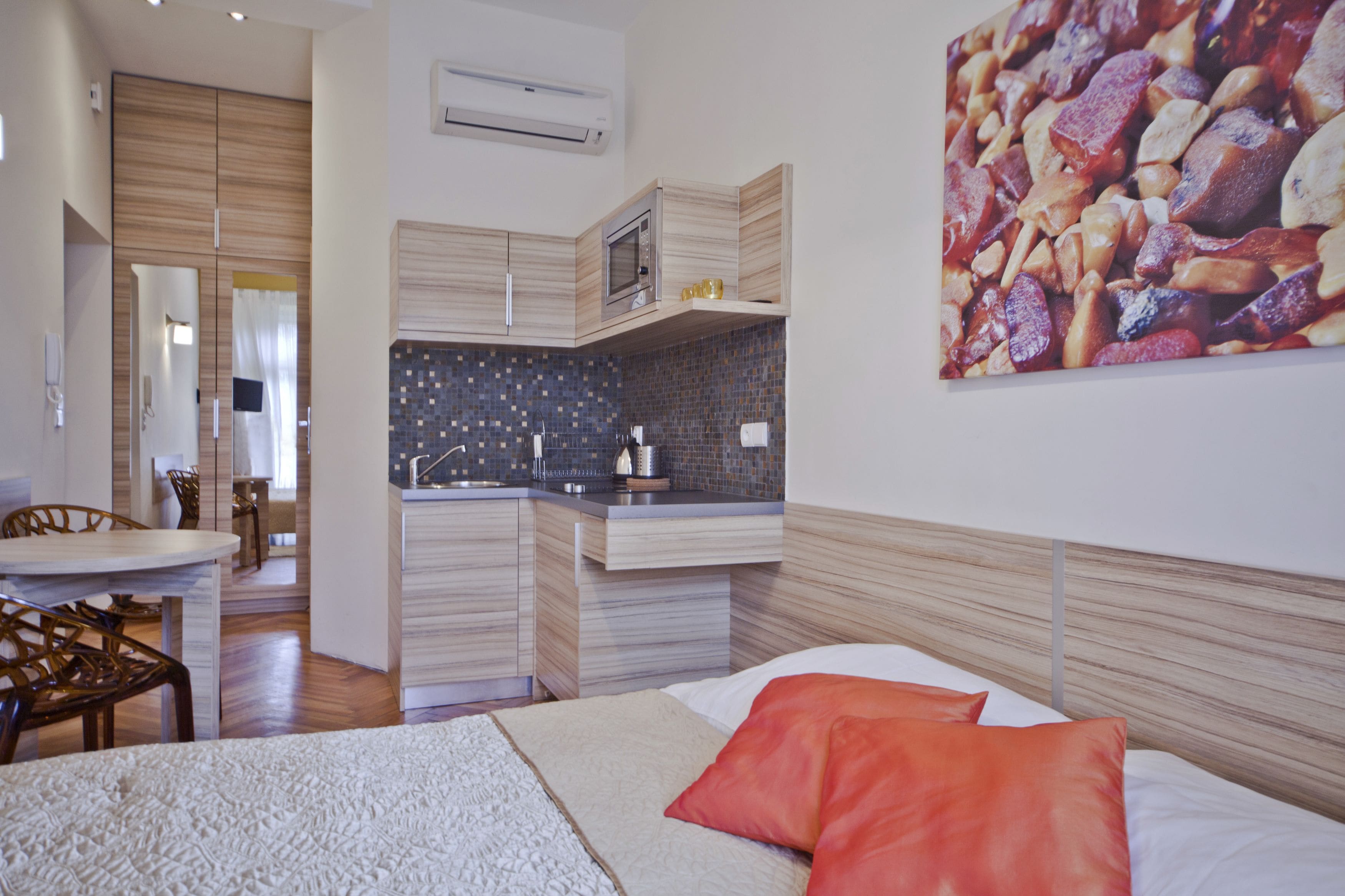 economy studio, balcony | private kitchenette | fridge, microwave, stovetop, coffee/tea maker