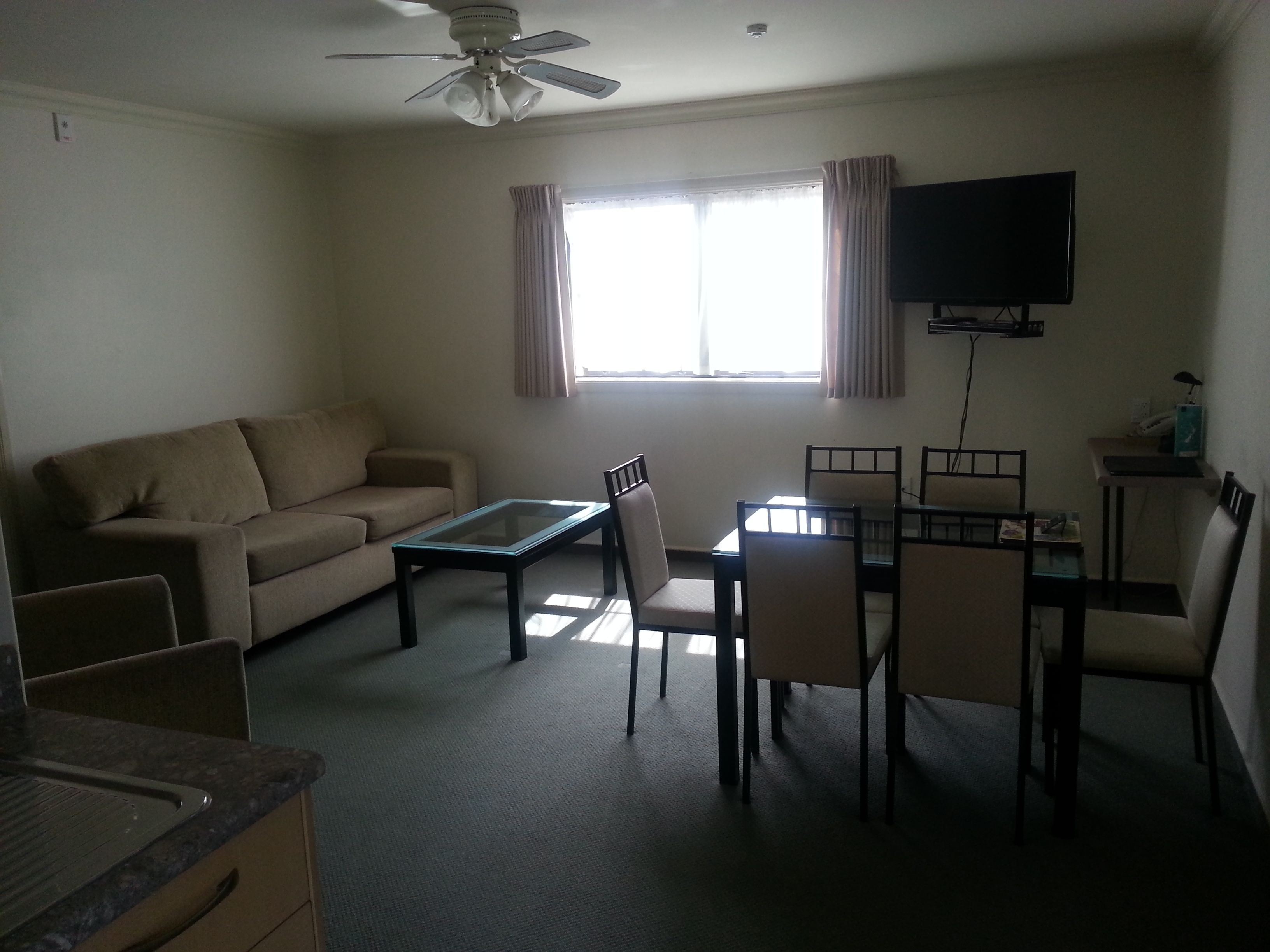 40-inch lcd tv with satellite channels, tv, dvd player