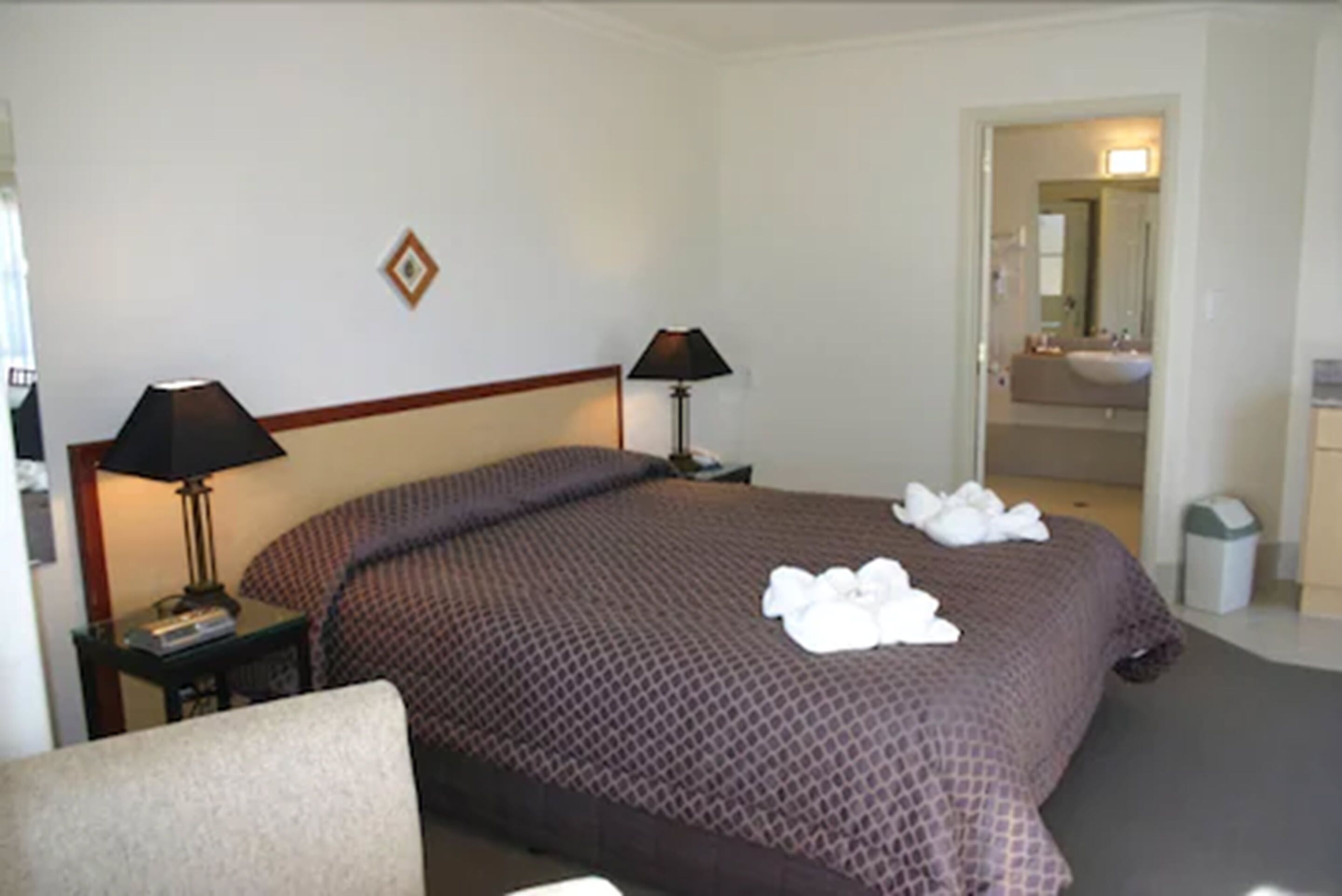 deluxe studio spa suite | egyptian cotton sheets, premium bedding, desk, iron/ironing board