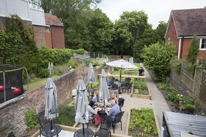 Blackout curtains, soundproofing, iron/ironing board, free WiFi - The Abbey Hotel (Battle)