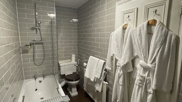 Doppel- oder Zweibettzimmer (Room8) | Badezimmer | Handtücher