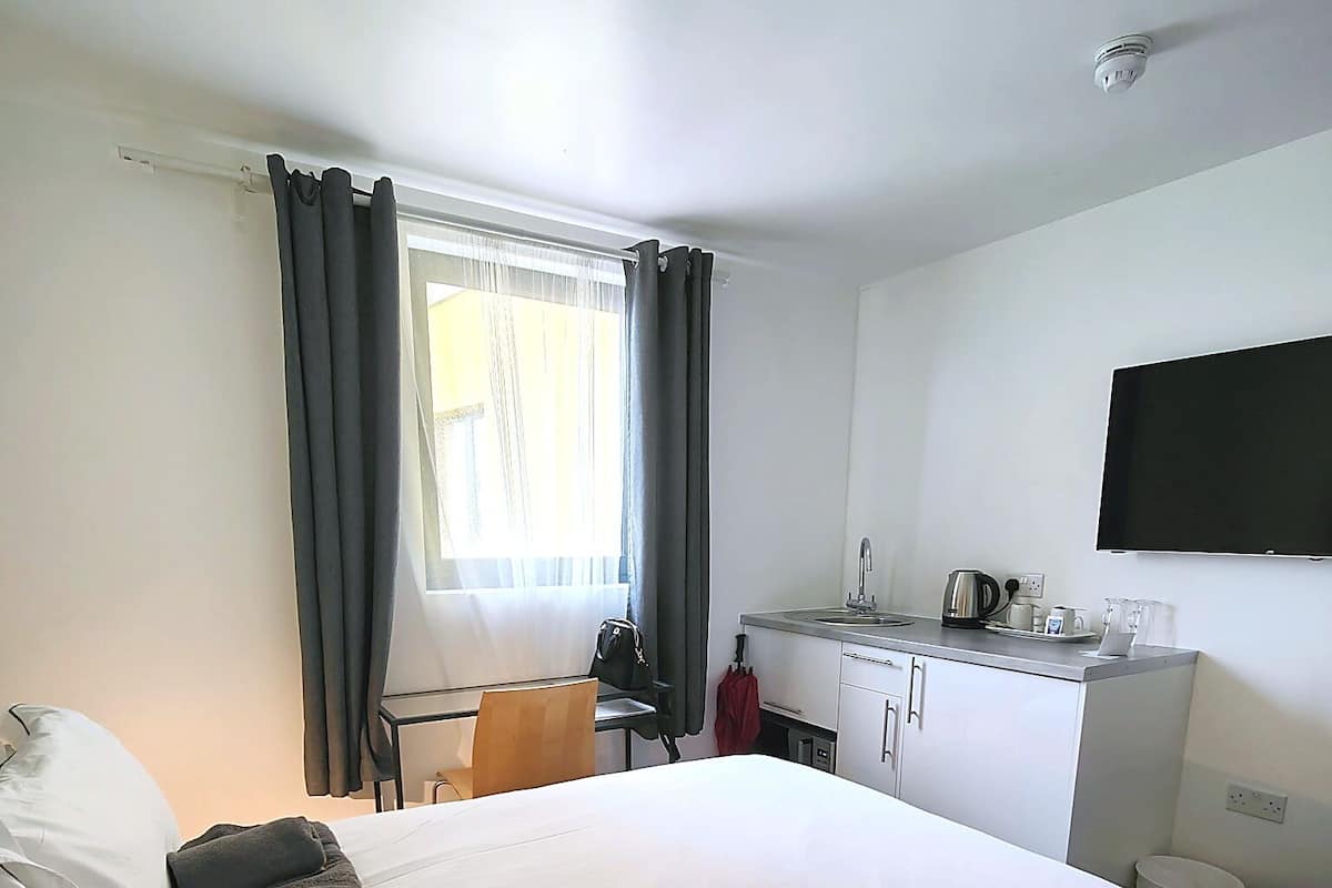 Doppelzimmer, mit Bad, Stadtblick | Hochwertige Bettwaren, Betten mit Memory-Foam-Matratzen