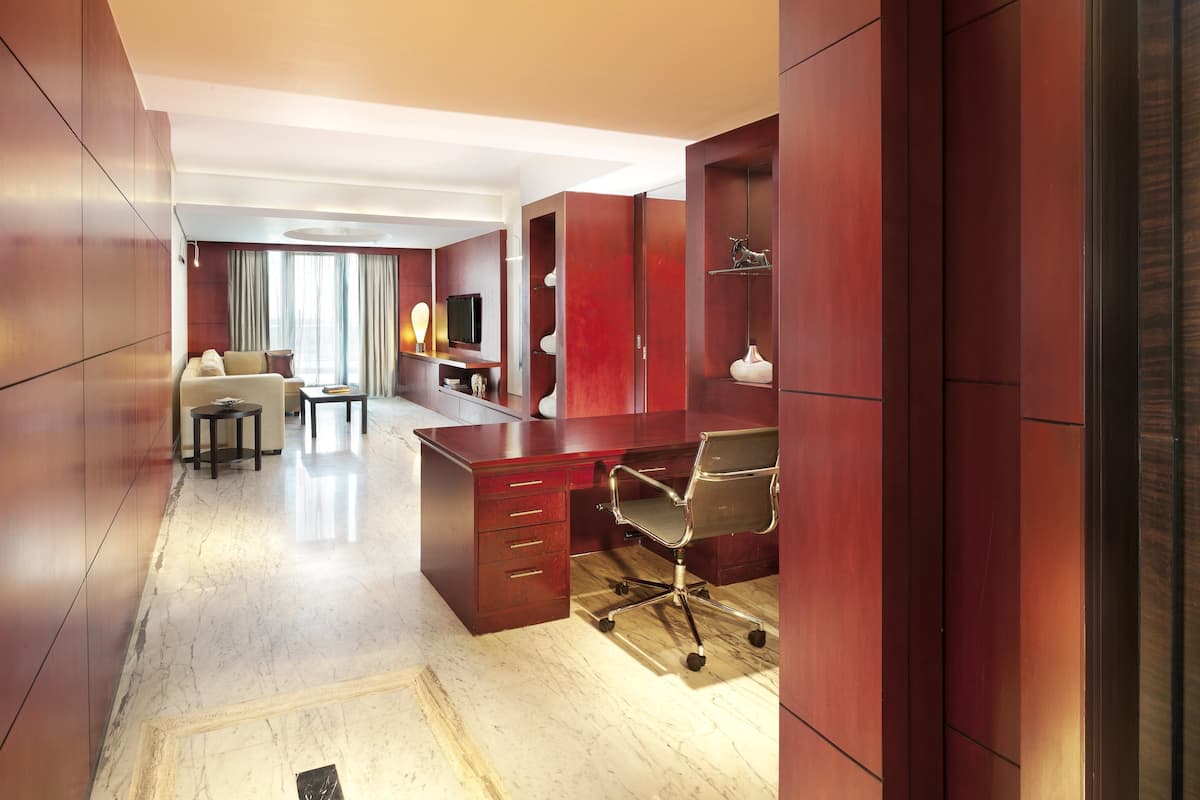 1 bedroom, premium bedding, memory-foam beds, in-room safe