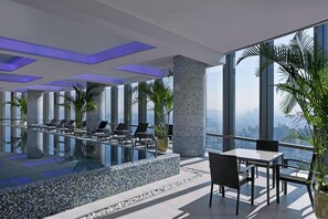 Indoor pool, outdoor pool, open 6:00 AM to 10:00 PM, sun loungers - Sheraton Seoul D Cube City Hotel (Seoul)