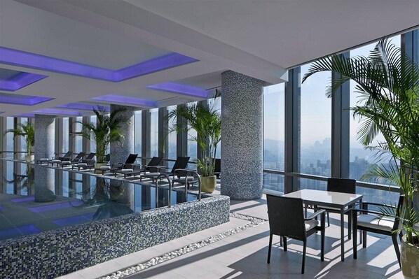 Indoor pool, outdoor pool, open 6:00 AM to 10:00 PM, sun loungers - Sheraton Seoul D Cube City Hotel (Seoul)