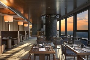 Breakfast, lunch, dinner and brunch served - Sheraton Seoul D Cube City Hotel (Seoul)