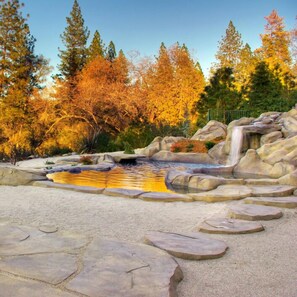 Seasonal outdoor pool, open 8:00 AM to 10:00 PM, pool umbrellas - Bella Vista Bed and Breakfast (Placerville)