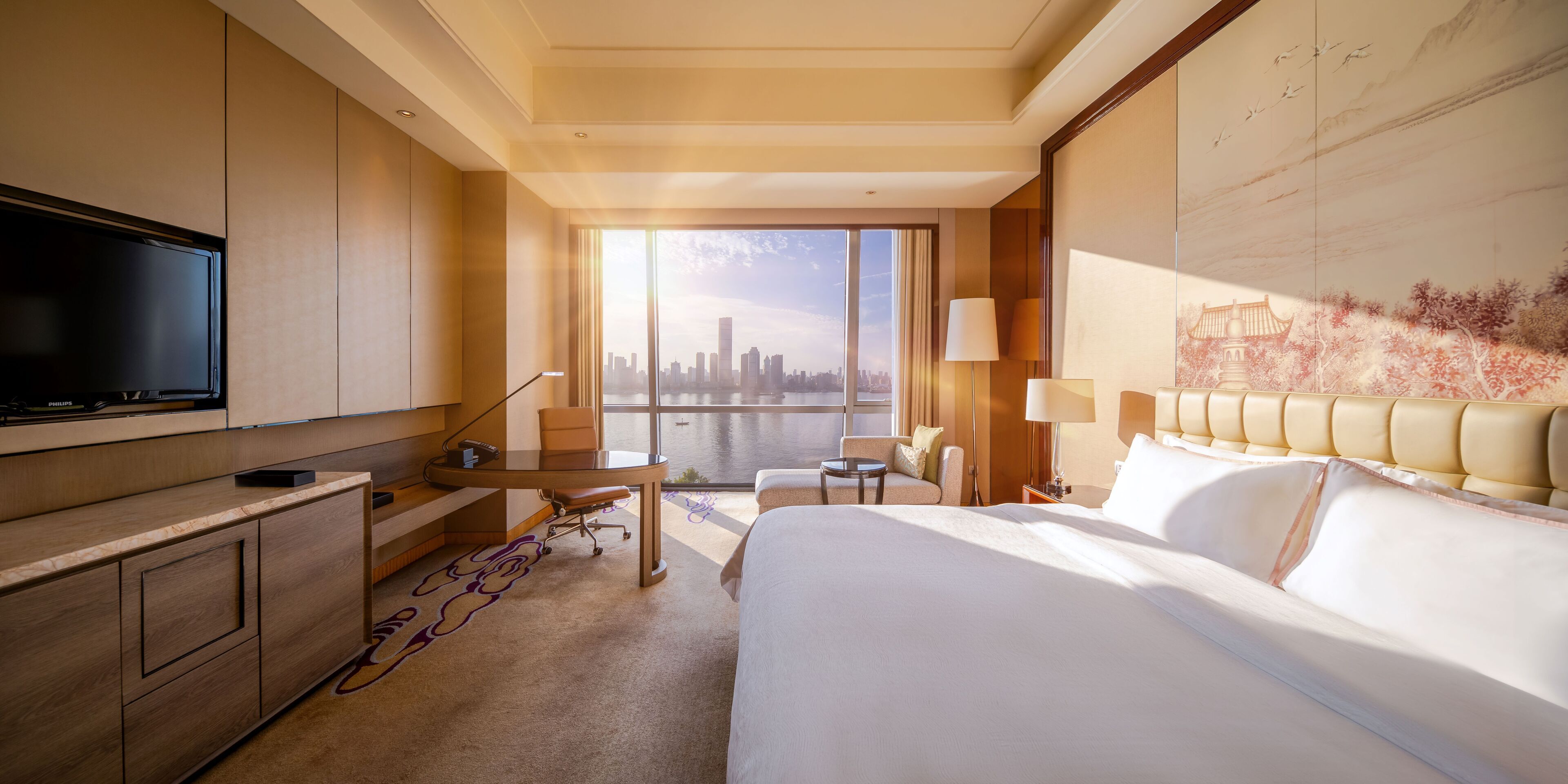 1 King Bed, River View, Executive Lounge Access, Guest Room | Premium bedding, in-room safe, individually decorated, desk