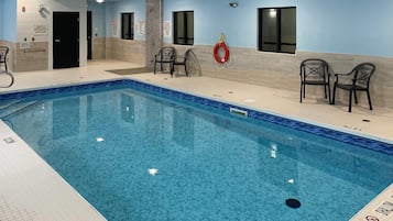 Innendørsbasseng
