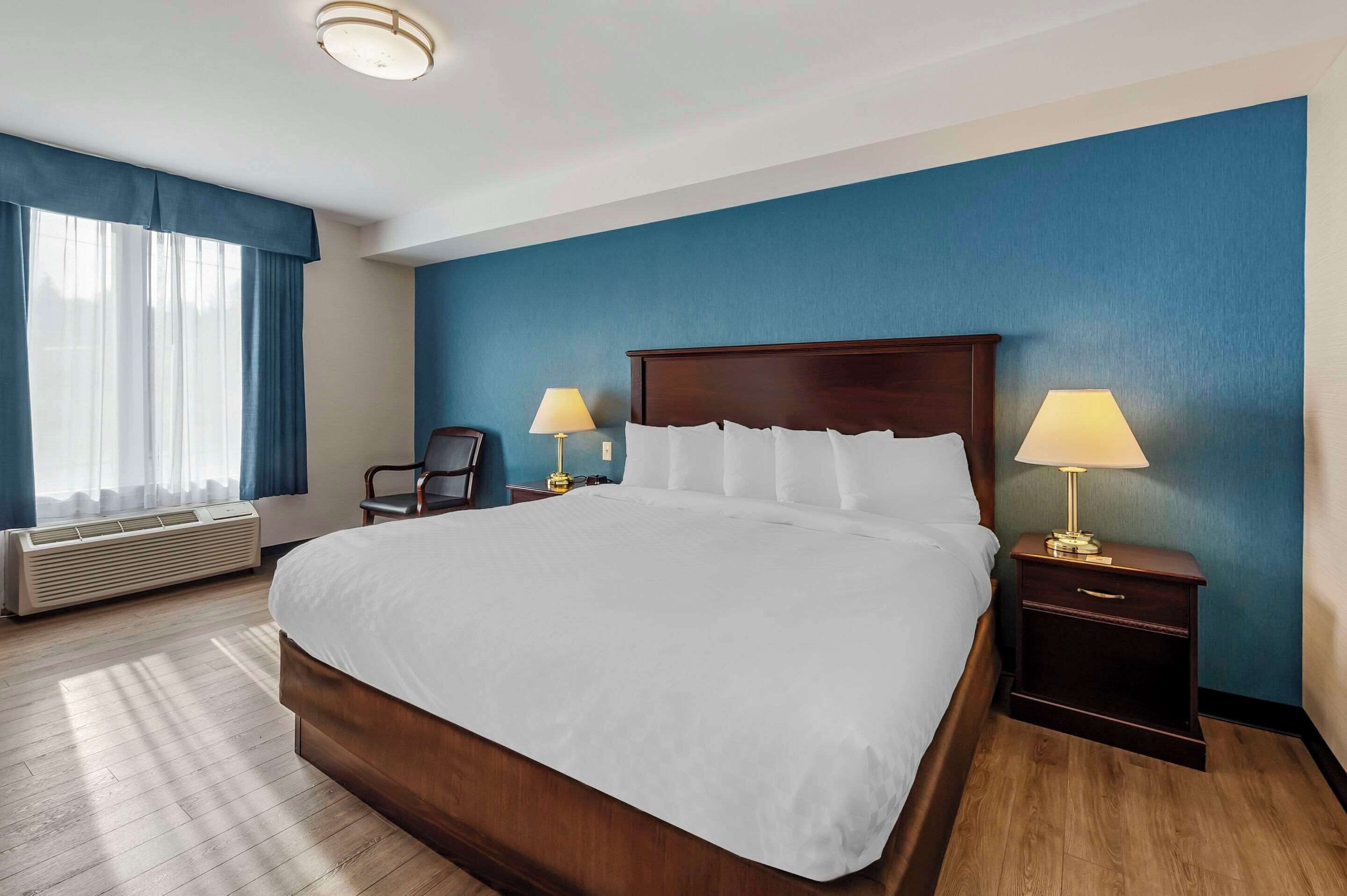 Egyptian cotton sheets, pillowtop beds, desk, soundproofing