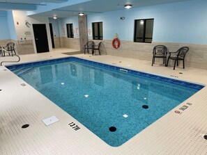 Indoor pool - Quality Inn Orleans (Ottawa)