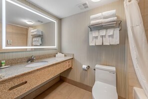 Egyiptomi pamut ágynemű, kényelmi párnázat, íróasztal és hangszigetelés