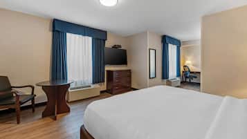 Room, 1 King Bed, Non Smoking | Egyptian cotton sheets, pillowtop beds, desk, soundproofing