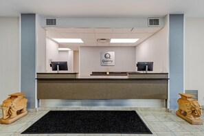 Lobby - Quality Inn Orleans (Ottawa)