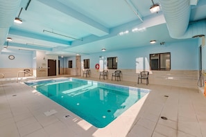 Indoor pool - Quality Inn Orleans (Ottawa)