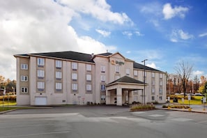Exterior - Quality Inn Orleans (Ottawa)